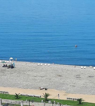 Apartment Desi With Sea View On The Beach In Batumi Exteriör bild