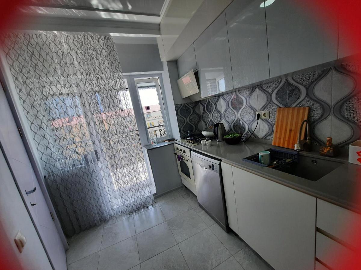 Apartment Desi With Sea View On The Beach In Batumi Exteriör bild