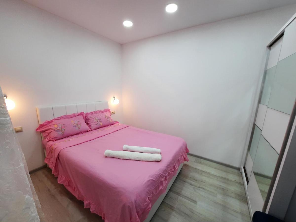 Apartment Desi With Sea View On The Beach In Batumi Exteriör bild