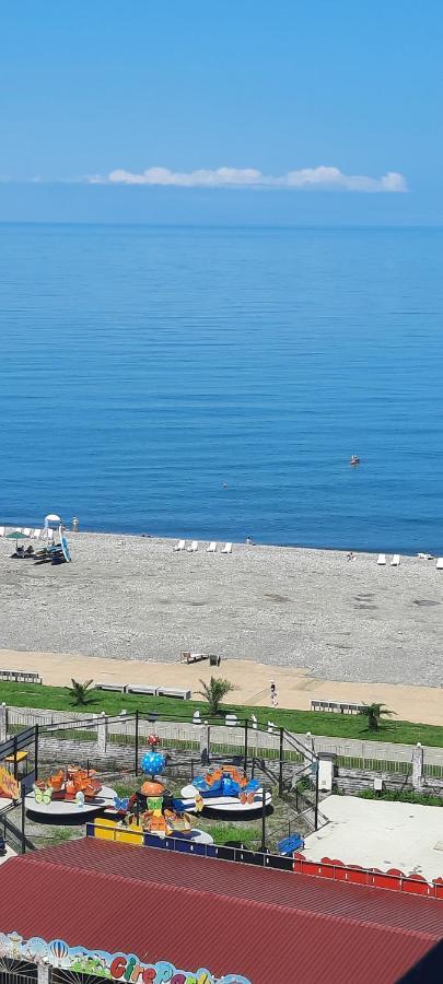 Apartment Desi With Sea View On The Beach In Batumi Exteriör bild
