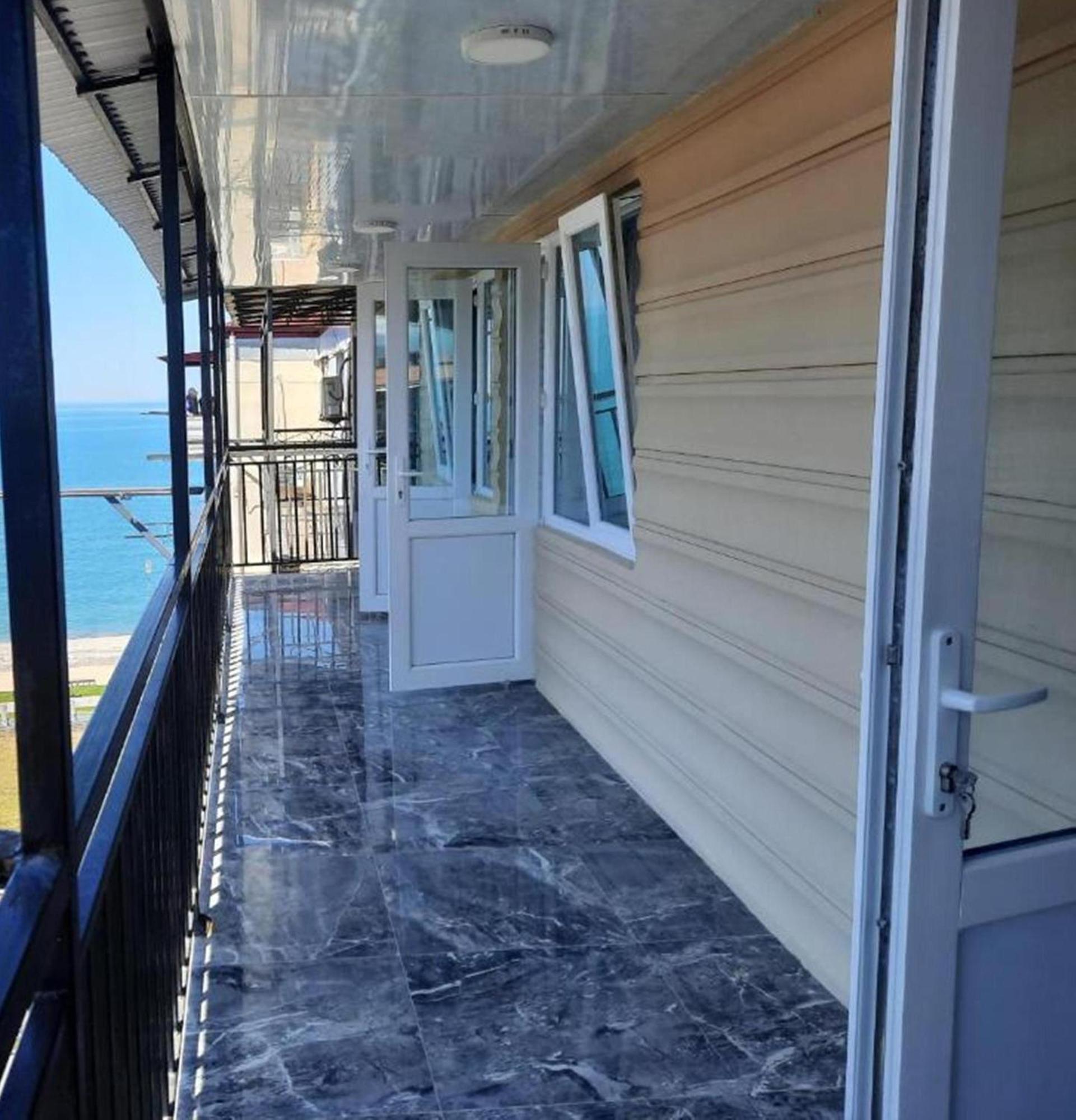 Apartment Desi With Sea View On The Beach In Batumi Exteriör bild