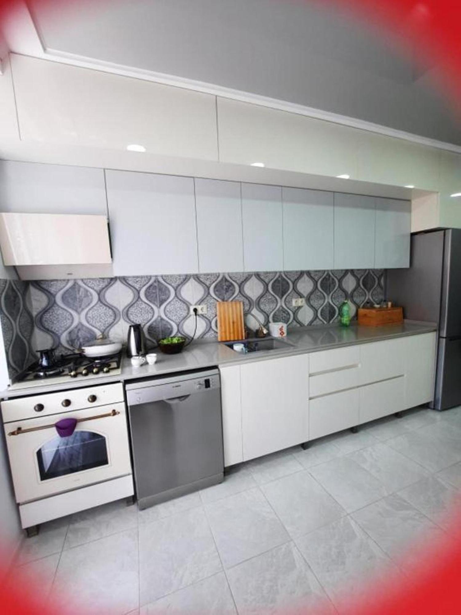 Apartment Desi With Sea View On The Beach In Batumi Exteriör bild