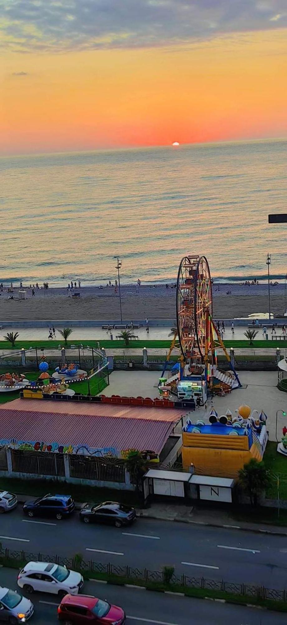 Apartment Desi With Sea View On The Beach In Batumi Exteriör bild