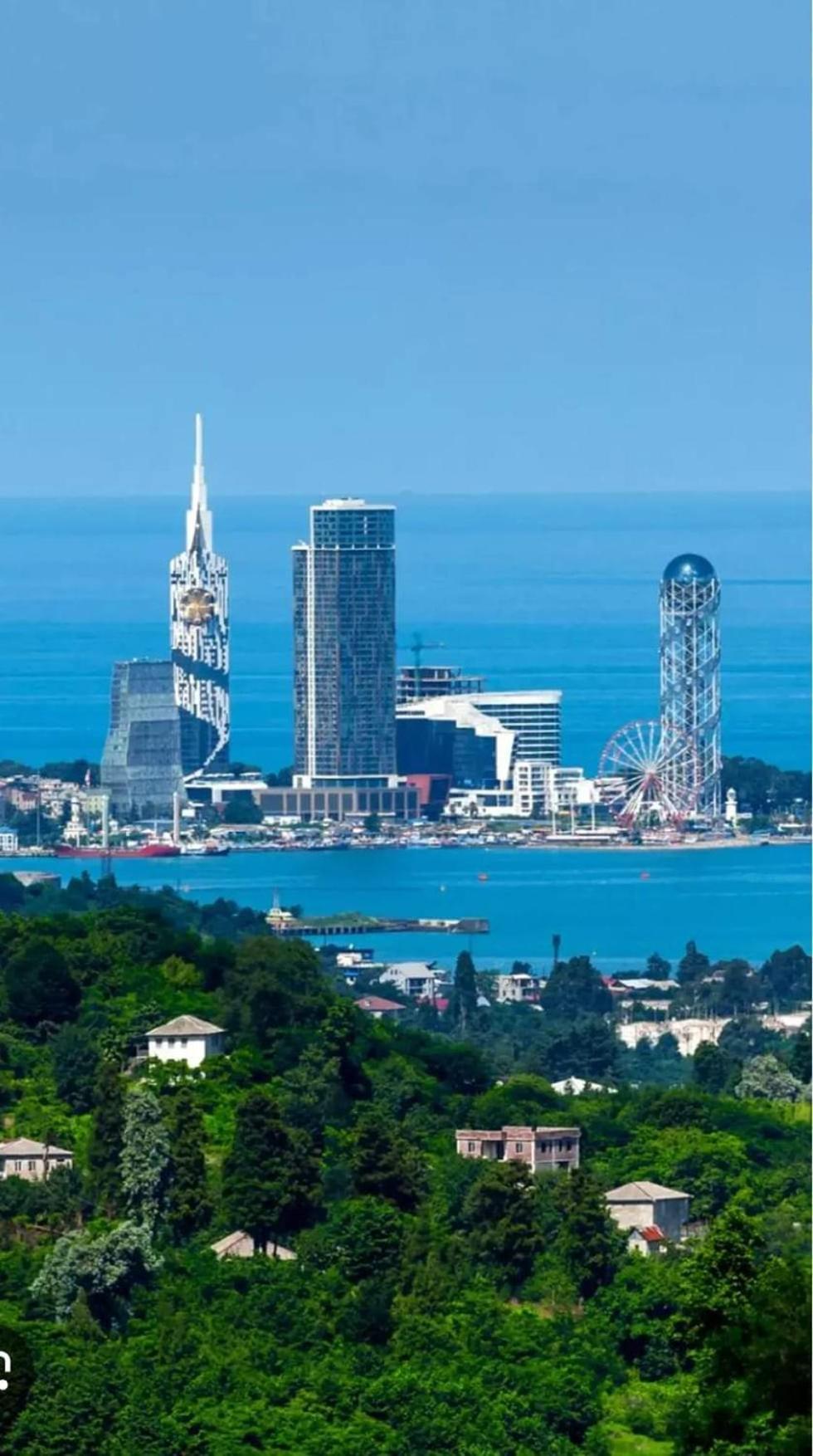 Apartment Desi With Sea View On The Beach In Batumi Exteriör bild